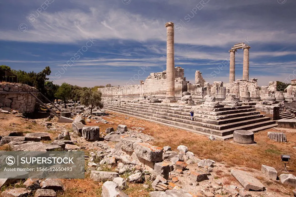 Tourists at the Temple of Apollo at the Archeological area of Didim, Didyma, AydÄ±n Province, Turkey, Europe.