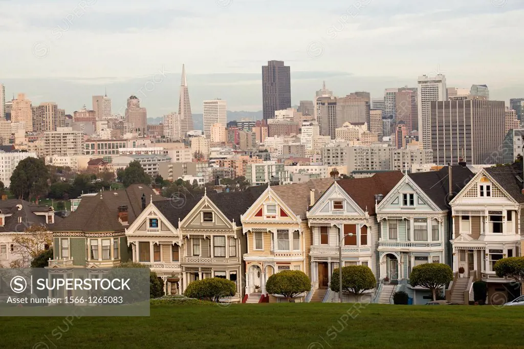 Victorian houses Painted Ladies at Alamo Square and the Skyline of San Francisco, California, United States of America, USA