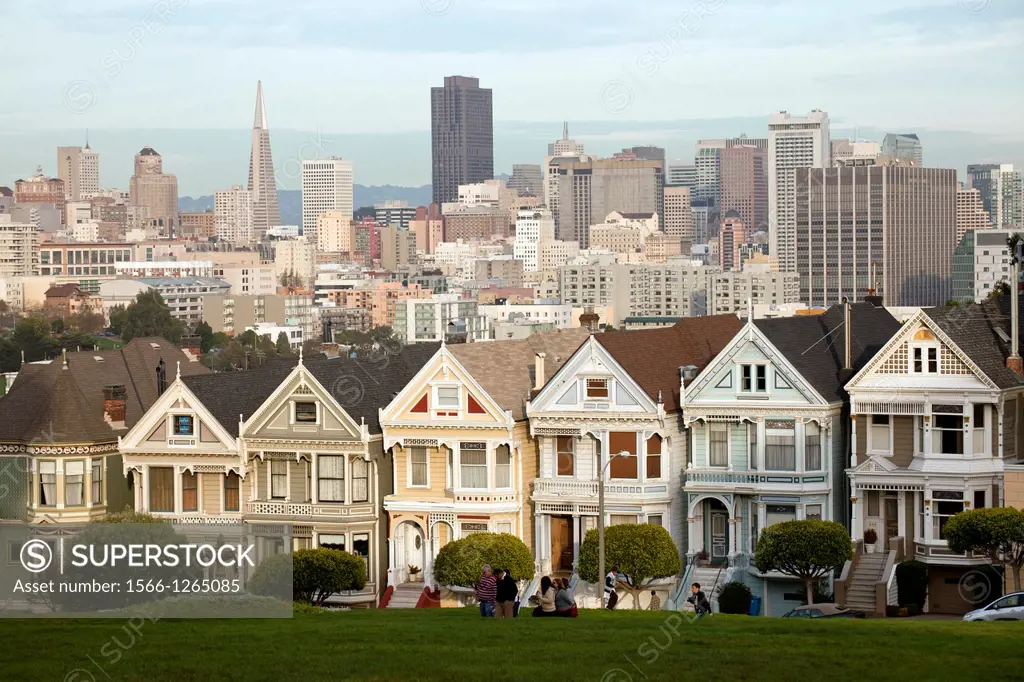 victorian houses Painted Ladies at Alamo Square and the Skyline of San Francisco, California, United States of America, USA