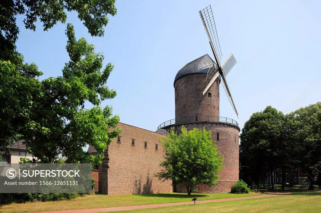 Germany, Kempen, Niers, Lower Rhine, Rhineland, North Rhine-Westphalia, NRW, medieval city fortification, town wall, tower mill on a bastion, windmill...