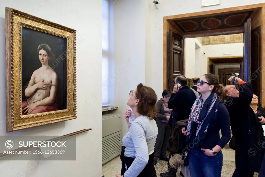 Rome. Italy. Visitors admiring Raphael´s ´La Fornarina´, Palazzo Barberini. Galleria Nazionale d´Arte Antica.