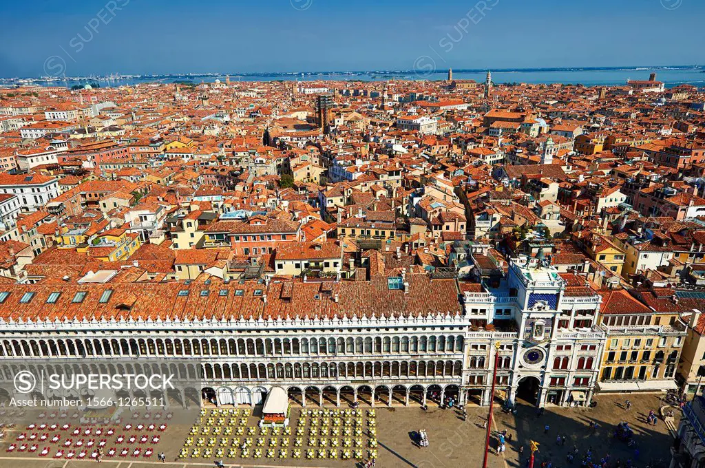 The early renaissance clock tower of Torre dell' Orologio, San Marco district, Venice, UNESCO World Heritage Site, Venetia, Italy, Europe