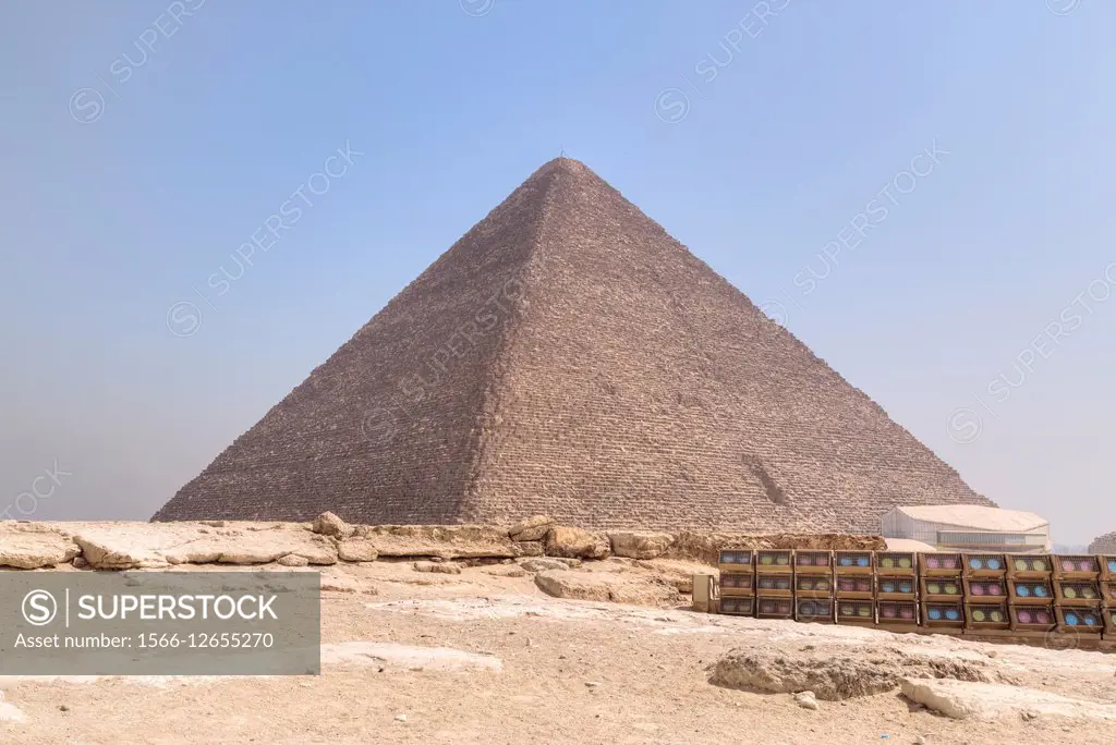 Great Pyramid of Giza, Cheops, Giza, Cairo, Egypt, Africa.