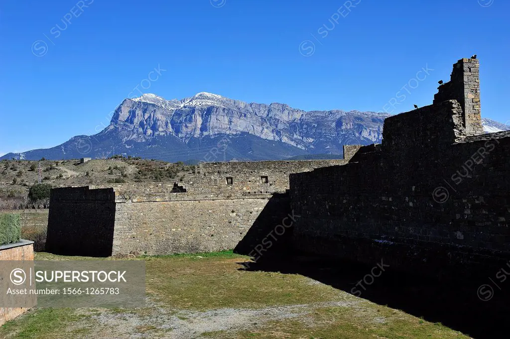 Peña Montañesa stands behind Aínsa Castle, in Sobrarbe Pyrenean region. Huesca, Spain.