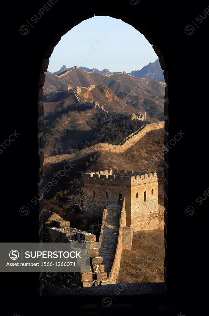 The Great Wall of China through the door of a watch tower. China, Beijing, Jinshanling, Great Wall. (/Julien Garcia)