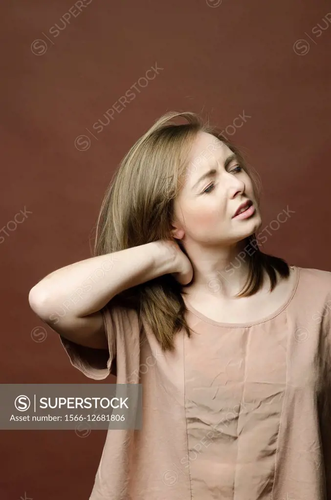 Woman with pain in the neck.