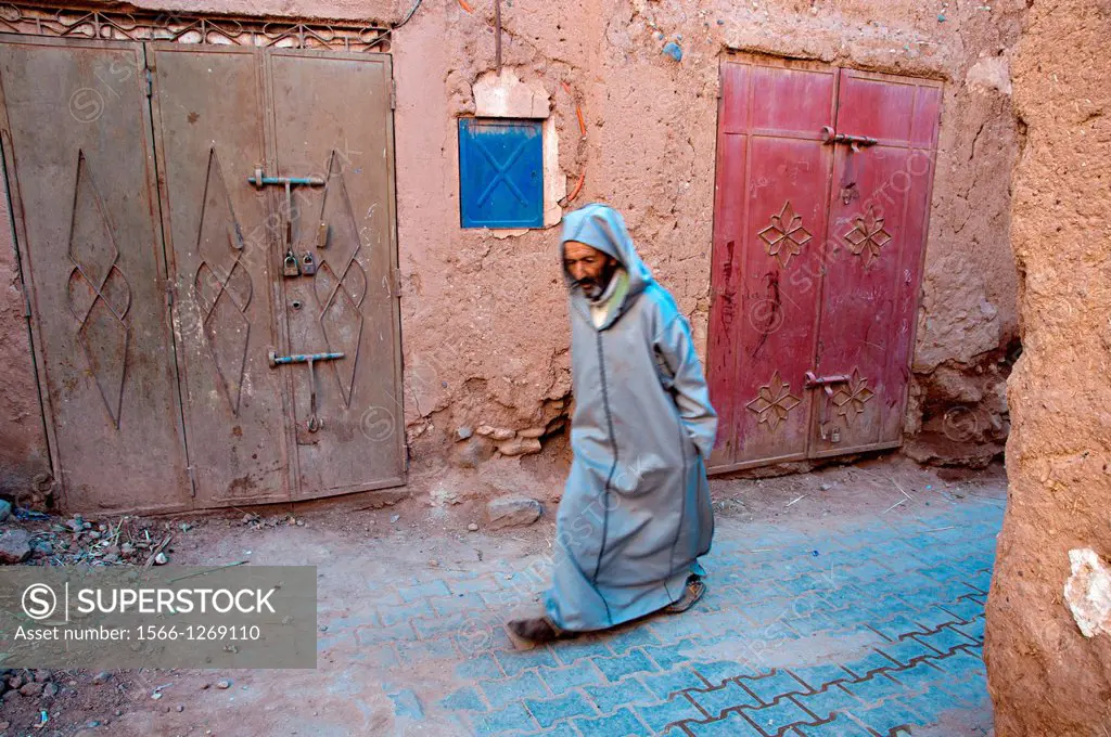 Man walking by the alleyway in the mellah (jewish neighborhood), Ouarzazate, Morocco