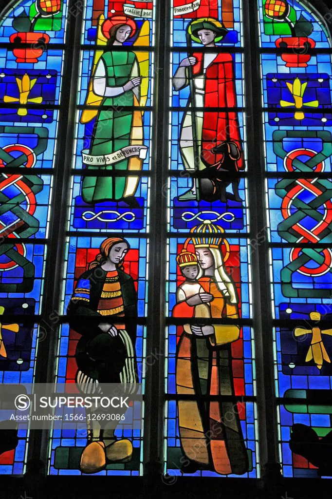 Glass windows, church of Saint Leonard, Fougères, Brittany, France