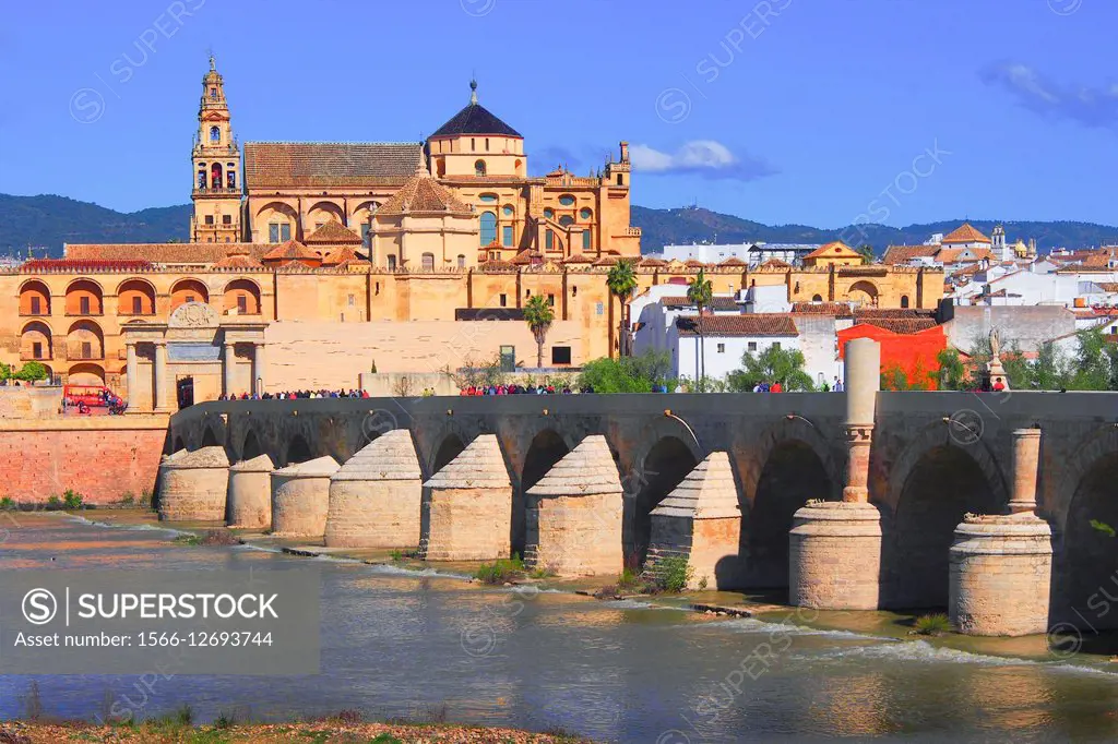 The Great Mosque and the Roman bridge over the Guadalquivir river, Cordoba, Andalusia, Spain
