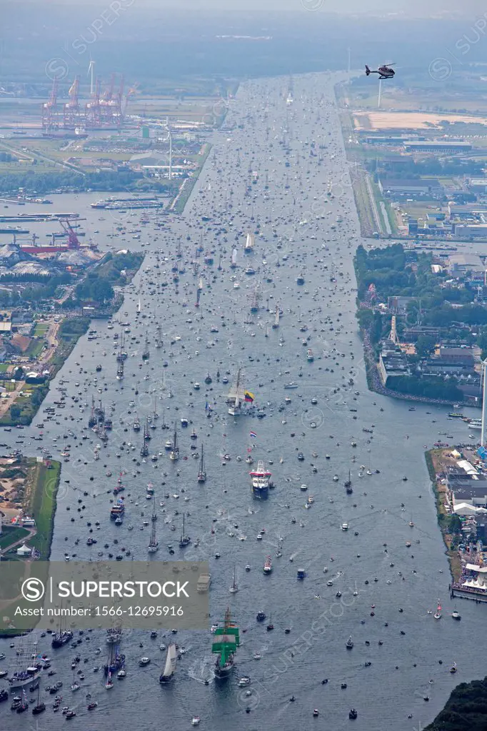 Sail is the biggest maritime event in the world. More then hundred tallships visit Amsterdam. These vessels are bing accompanied by thousands of small...