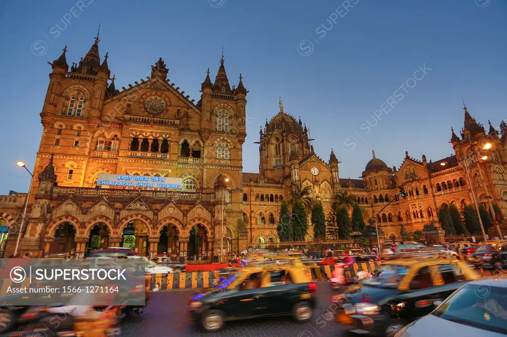 India , Maharastra State, Mumbay City, Dadabhai Naoroji Road and Victoria Station (Chatrapati Shivaji Terminal), Sunset