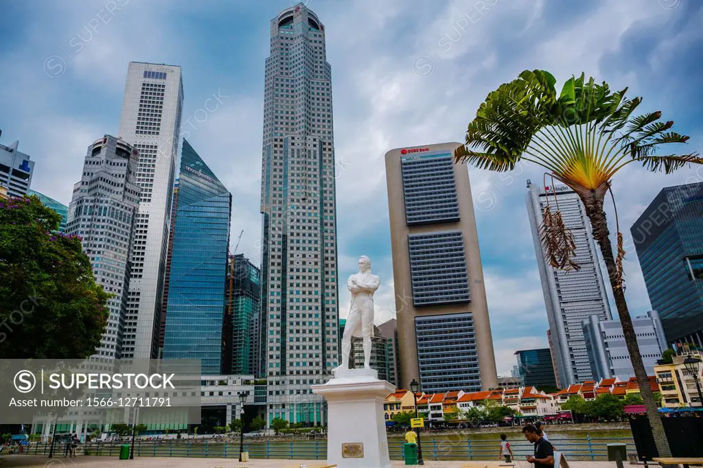 Statue of Sir Thomas Stamford Raffles. Founder of Singapore. In the background Central Business District. City Skyline. Singapore. Asia