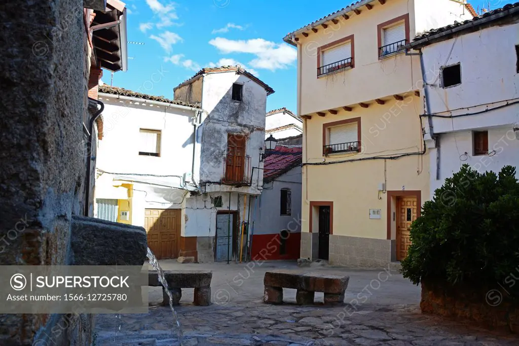 Square and fountain in the old quarter of Losar de La Vera, a village in La Vera, Caceres, Extremadura, Spain, Europe.
