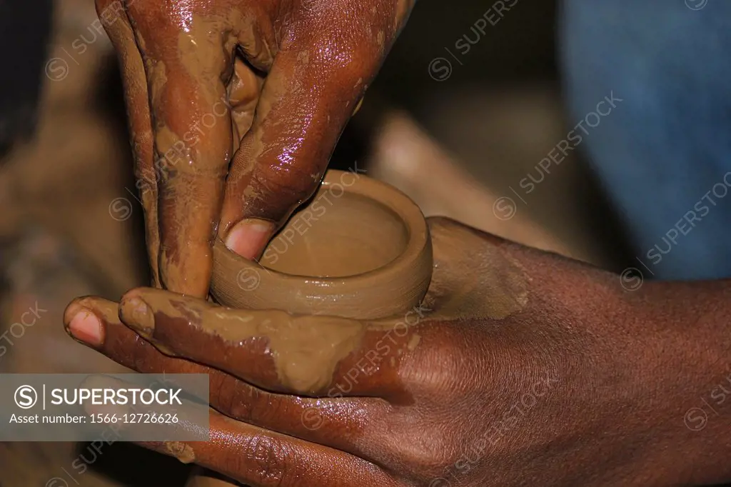 Potter making pots, Pune, Maharashtra, India.