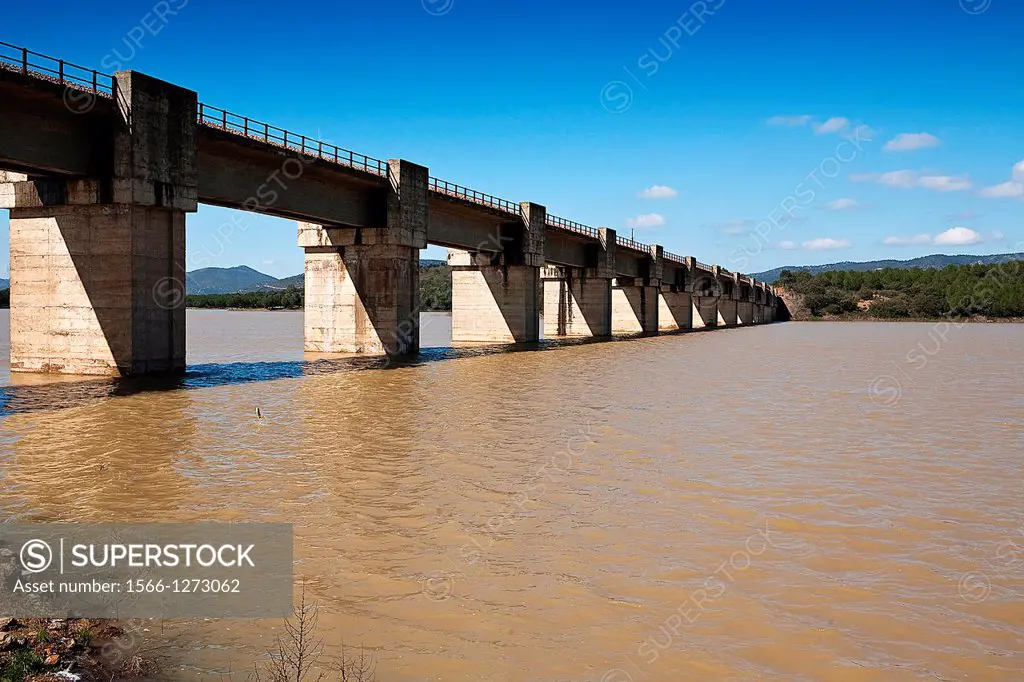 Railway line Cordoba - Almorchon, bridge of Las Navas, municipality of Espiel, reservoir of Puente Nuevo, near Cordoba, Spain