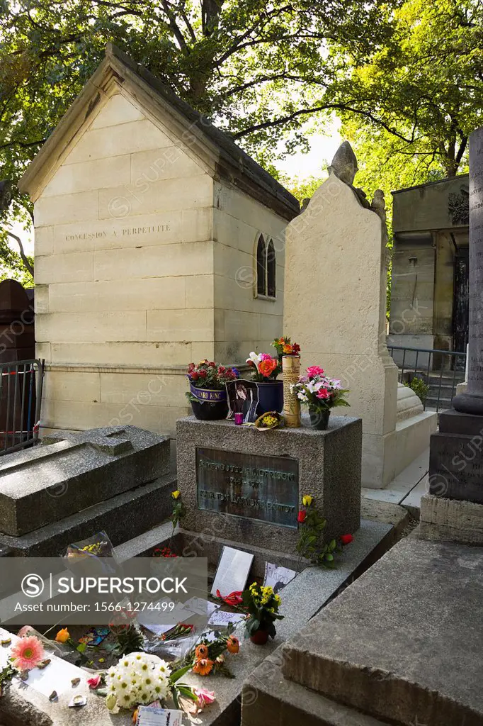 tomb of jim morrinson in pere lachaise cemetery in paris