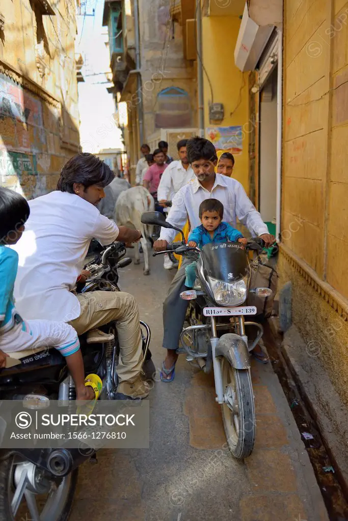 India, Rajasthan, Jaisalmer fort, Traffic jam in the narrow streets.