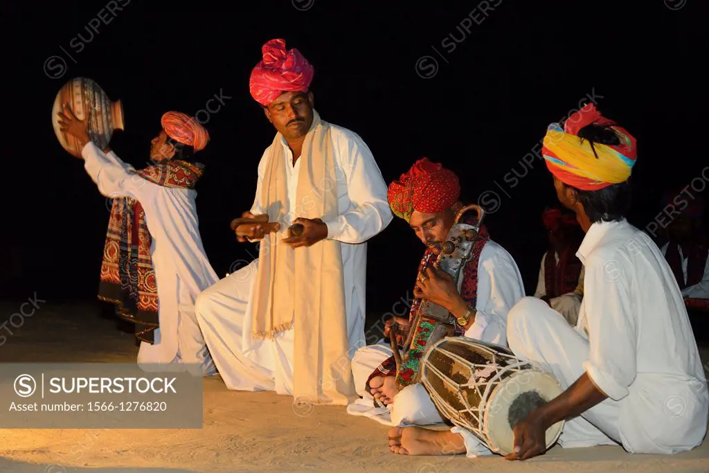 India, Rajasthan, Manwar surroundings, Manganiyar musicians.