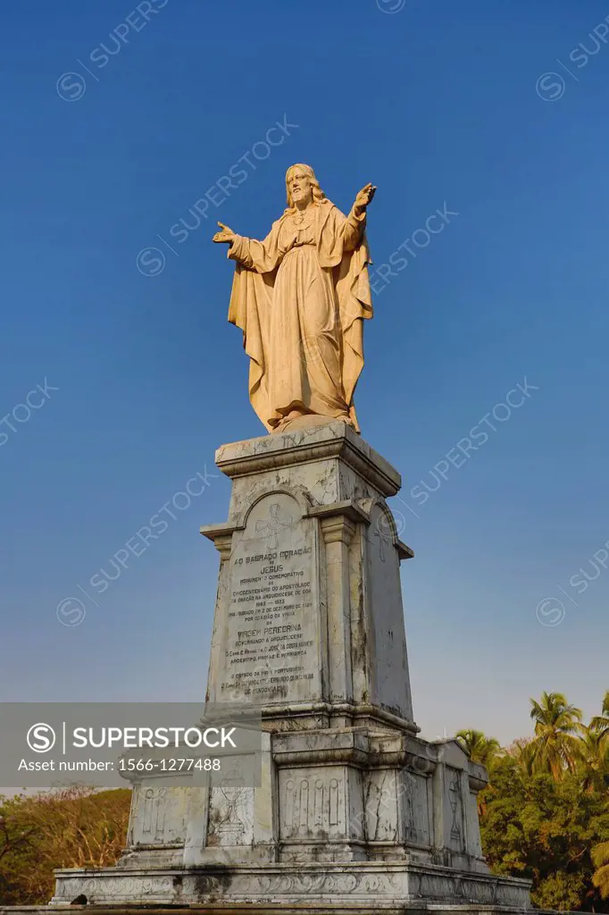 India , Goa State,Old Goa City (W.H.), Holly Heard Monument in front of St. Catherine of Alexandria Cathedral.