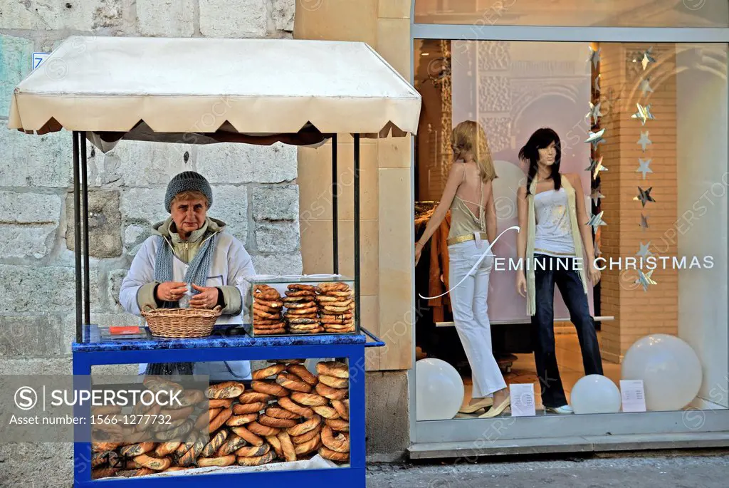 peddler selling bread rolls called Obwarzanek, Krakow, Poland, Central Europe