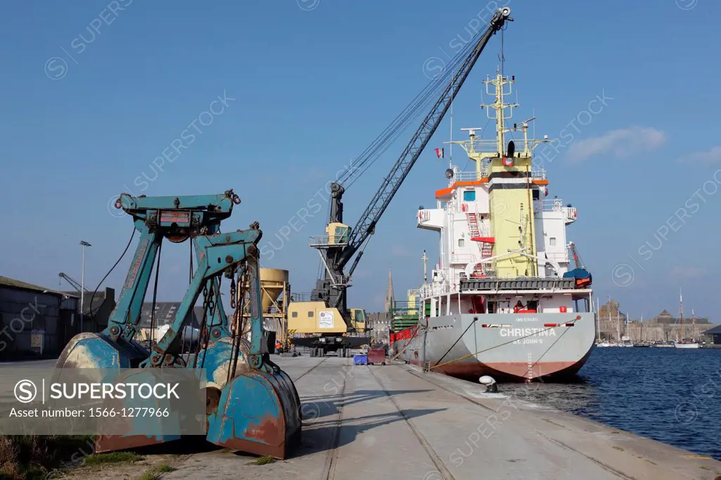 France, Brittany, Ille et Vilaine. Unloading cargo in the port of Saint Malo
