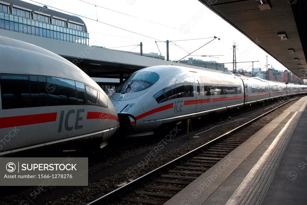 Coupled railcars of the Intercity Express ICE in Munich Hauptbahnhof