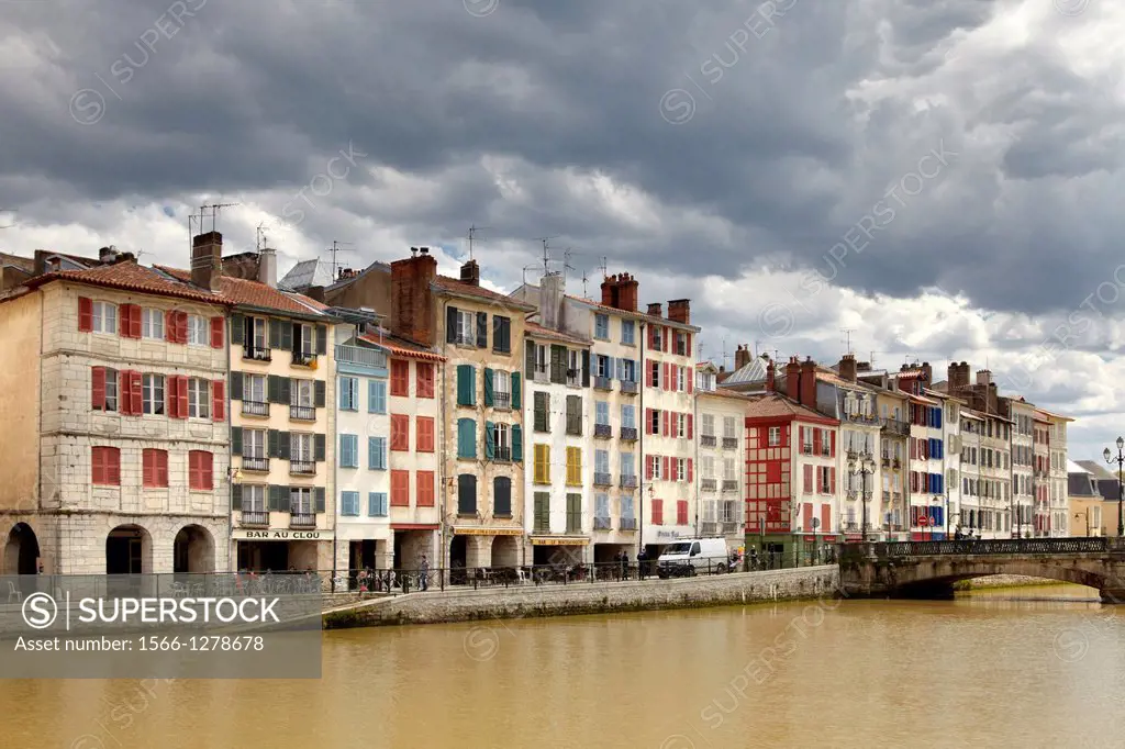 Basque-style houses on the quays of Nive, Bayonne, Atlantic Pyrenees, Aquitaine, France France