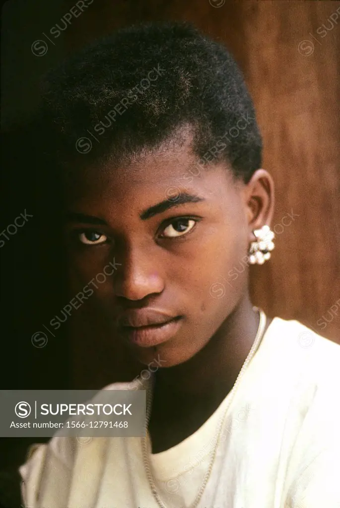 young woman, Bamako, Mali, West Africa.