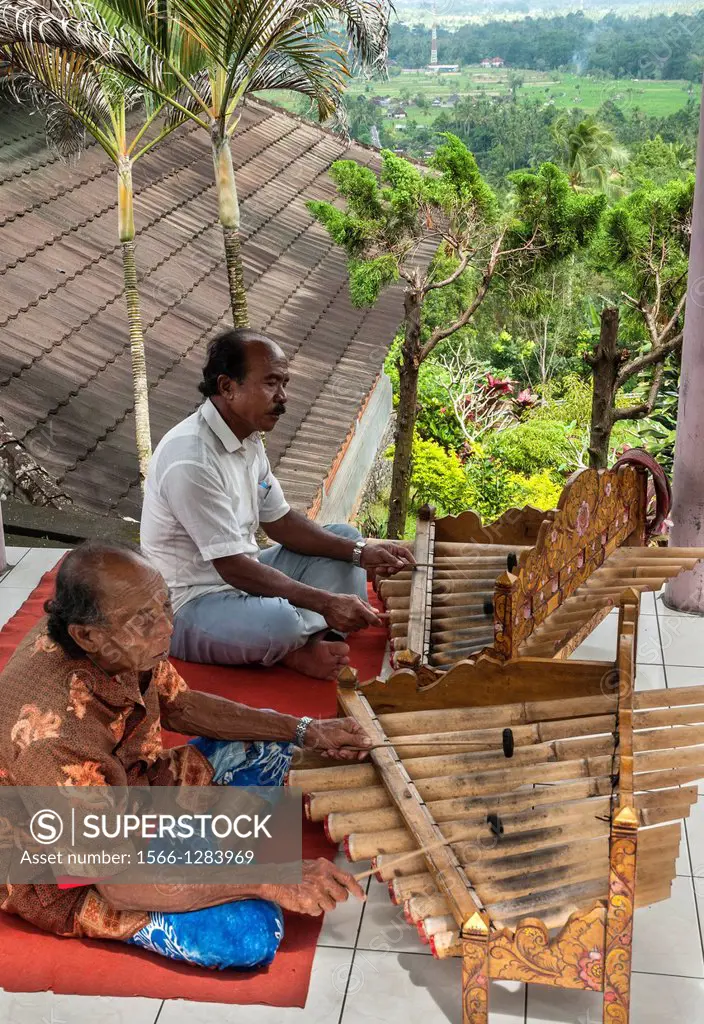 Roadside musicians playing wooden xylophones known as Gambang, near Semarapura, eastern Bali, Indonesia.