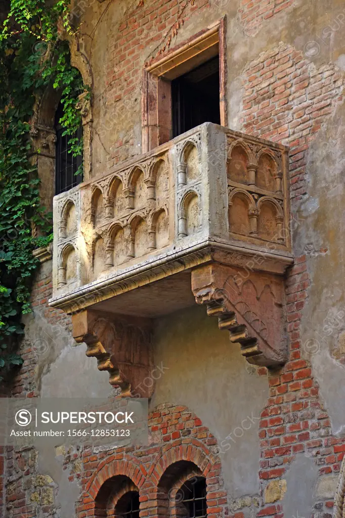 Verona (Italy). Balcony of Romeo and Juliet in Juliet´s house in the historic city center of Verona.