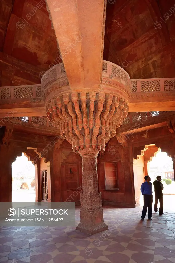 Fatehpur Sikri, Diwan-i-Khas detail of architecture, the abandoned Mogul City, Uttar Pradesh, India.