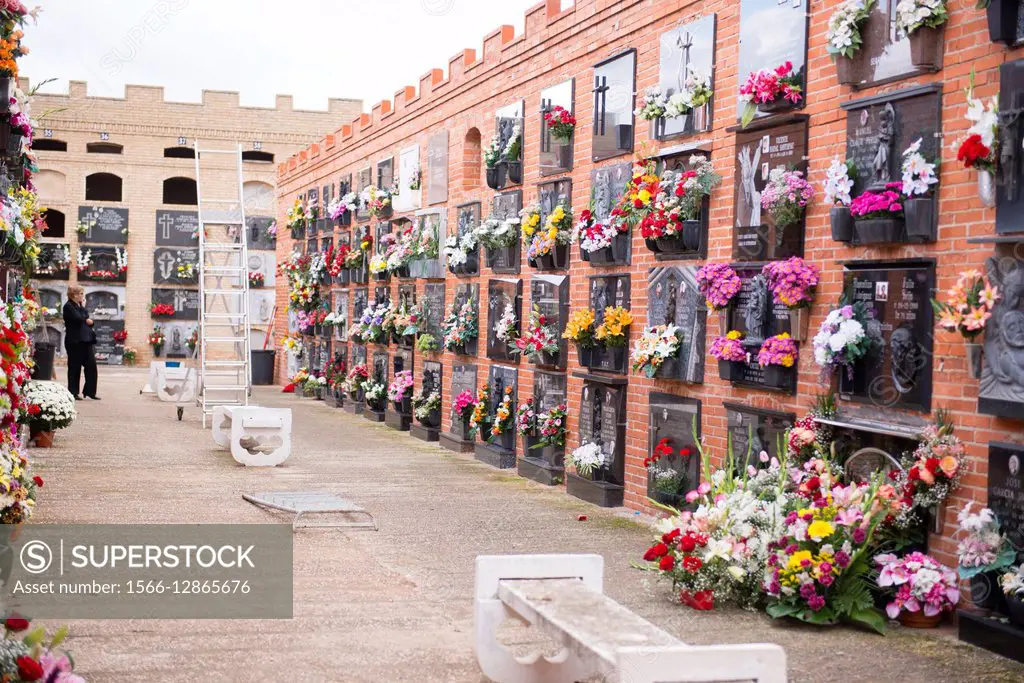 Relatives and friends of the dead cleaned and decorated with flowers given May 1st to remember the dead, Alzira, Comunidad Valenciana, Valencia, Spain...