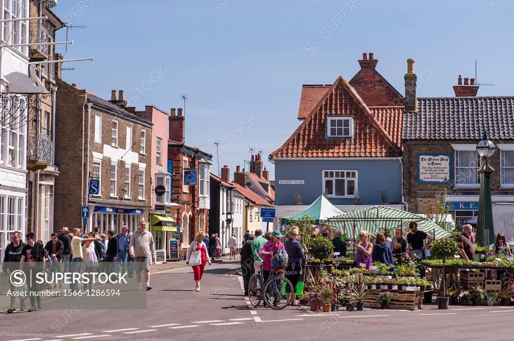 Southwold, Suffolk, UK. 6th May 2013. People enjoy the sunny weather on Bank Holiday Monday 6th of May 2013 in the town centre at Southwold, Suffolk, ...