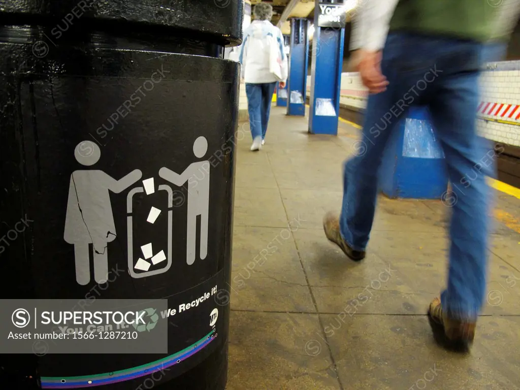 Litter recollection, subway at Jay Station, Brooklyn, New York, USA