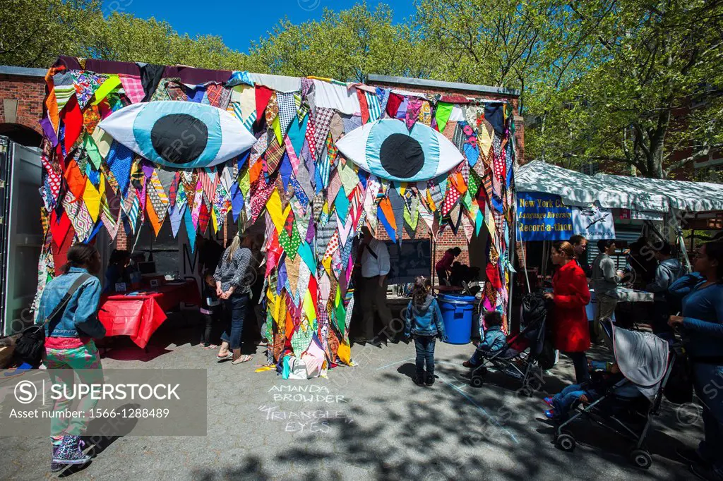 The ´´Ideas City´´ street festival in the Lower East Side of New York. The festival organized by the New Museum, explores the future of cities with ex...