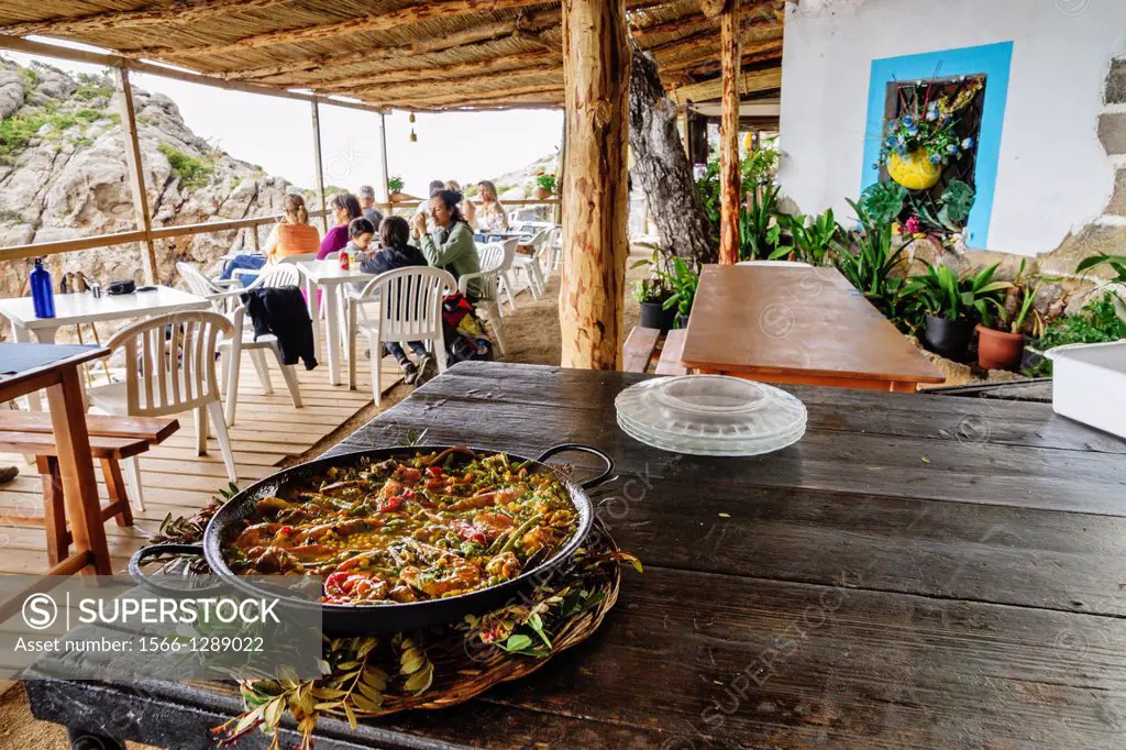 Majorcan paella, Foradada restaurant, Valldemossa, Natural Park of the Sierra de Tramuntana, Mallorca, Balearic Islands, Spain