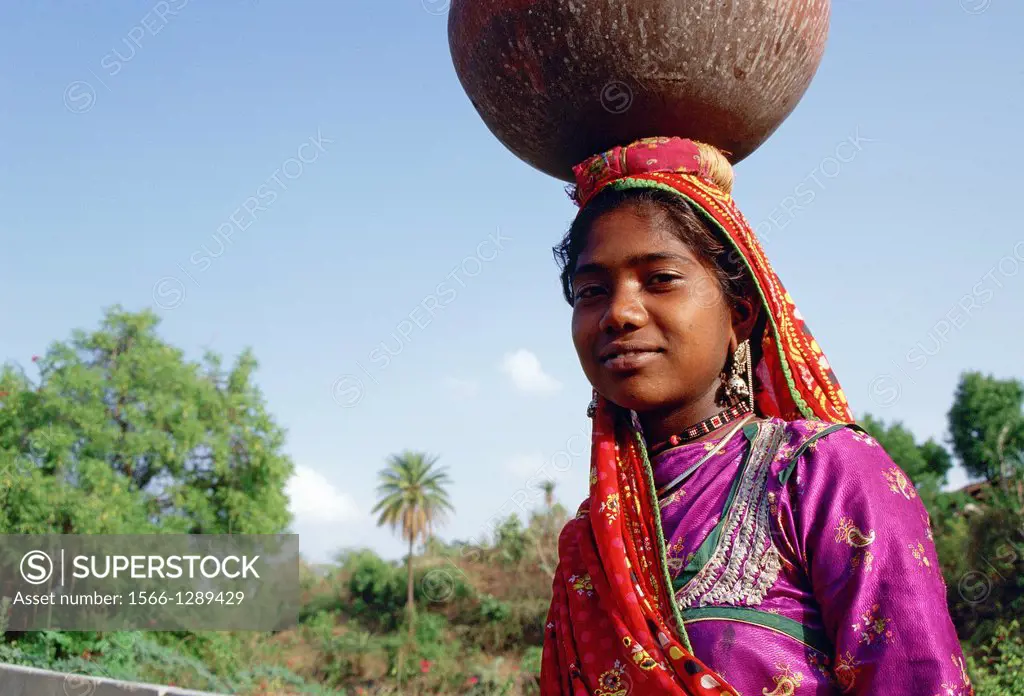 Girl belonging to the Rebari caste fetching water. Rajasthan, India.