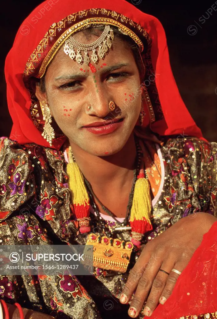 Indian girl dressed traditionally at the time of the Dussehra festival. Thar desert, India.