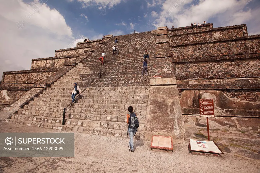 People at the stairs of the Temple of the Moon in Teotihuacan Ruins, Teotihuacan Archaeological Site, Mexico City, Mexico, Central America.