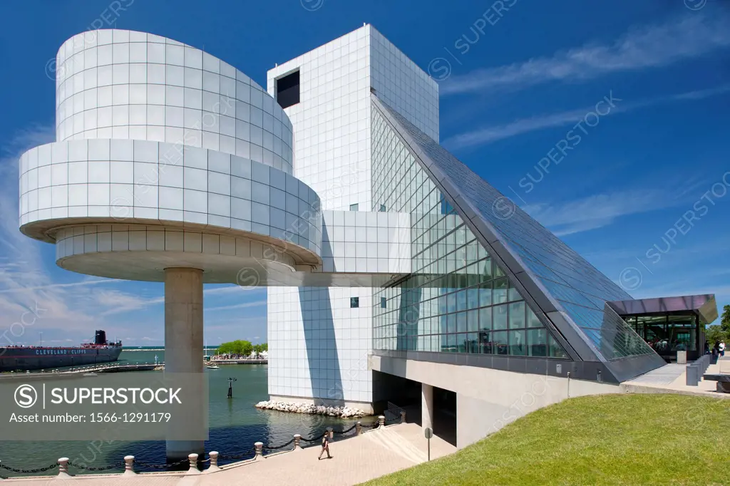 ROCK AND ROLL HALL OF FAME DOWNTOWN CLEVELAND CUYAHOGA COUNTY OHIO USA.