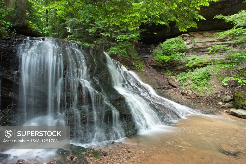 Hells Hollow Waterfall Hells Run Slippery Rock Creek Gorge Mcconnells Mill State Park, Pennsylvania, Usa.