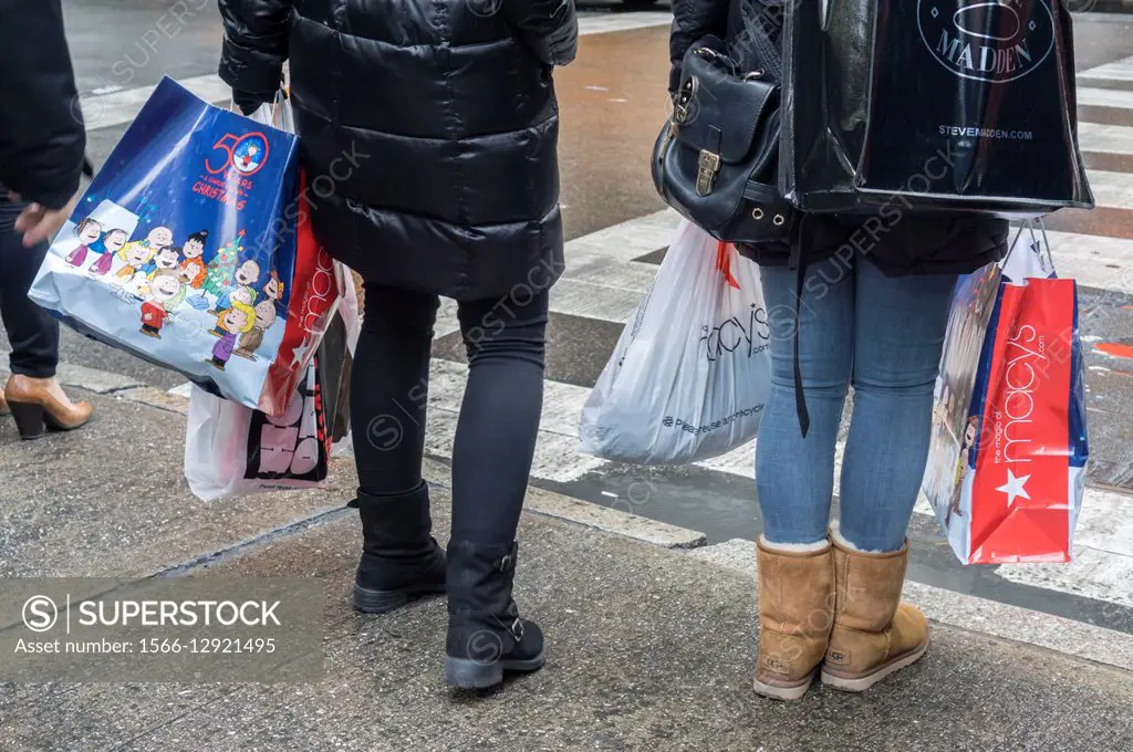 Shoppers with their purchases on Fifth Avenue in New York