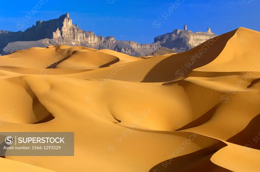 Dunes; Scenery; Libyan Desert; Libyan Arab Jamahiriya.
