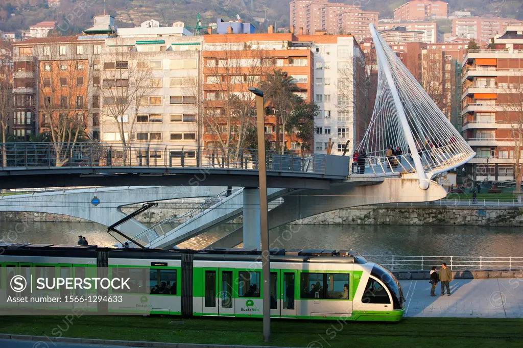 View of «Pasarela de Uribitarte« bridge, also called «Zubi-Zuri« (means white bridge in Basque), designed by Santiago Calatrava. Bilbao. Basque Countr...