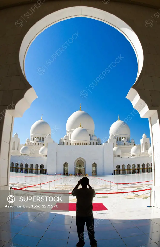 The beautiful interior of the white Sheikh Zayed Grand Mosque in Abu Dhabi in the UAE the worlds 8th largest Muslim mosque in the world in United Arab...