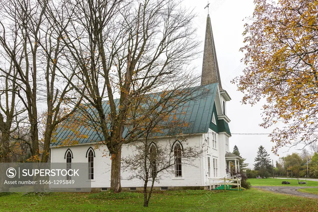 The picturesque East Brookfield Congregational Church in East Brookfield, Vermont, USA