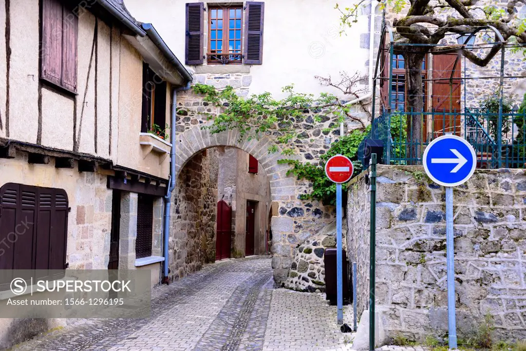 Town of Beaulieu sur Dordogne. Correze. Limousin.