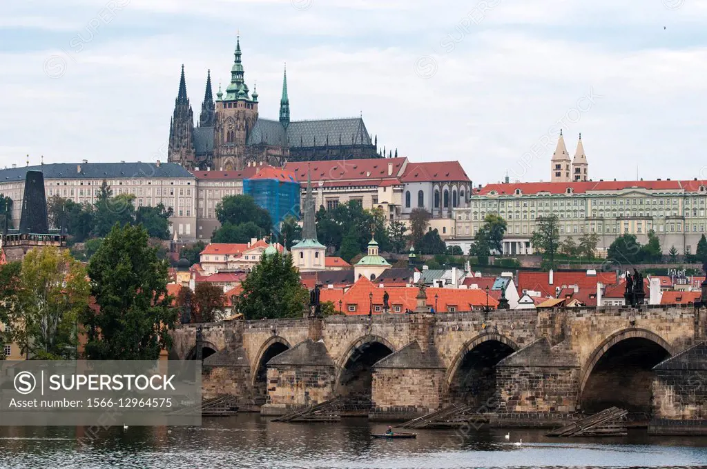Prague Castle (Hradcany) and Charles Bridge (Karluv Most) across the Vltava, Prague.