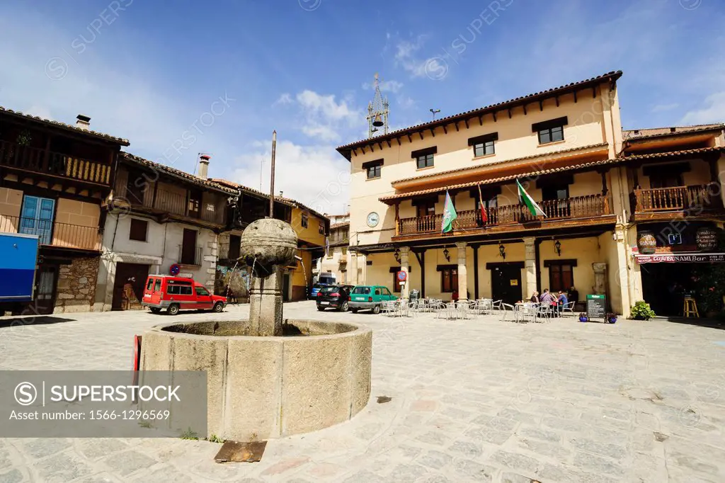 square and town hall, Gorge La Olla, Tietar Valley, La Vera, Caceres, Extremadura, Spain, europe.
