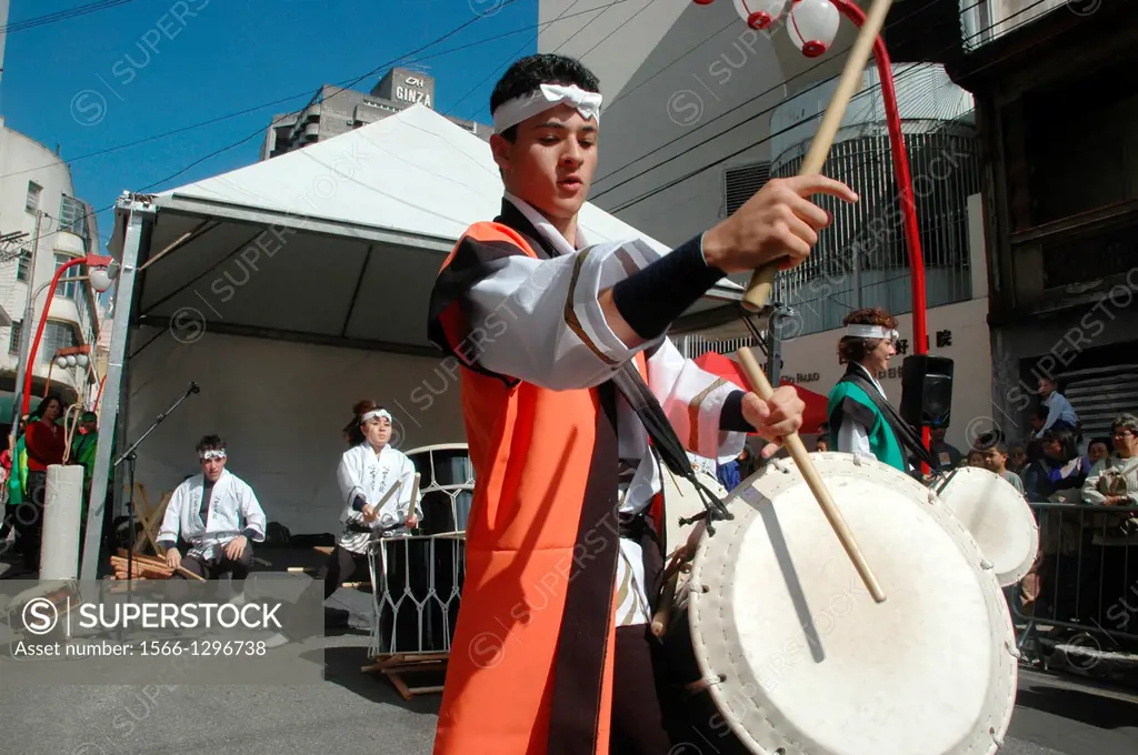 Sío Paulo, Brazil, taiko drums show in the Asian neighborhood of Liberdade, during the Japanese festival of Bunka Matsuri, in May